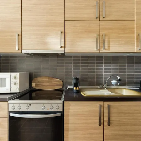 Indiana By Halu! Stylish 2bd Next To Papafi Metro Station *